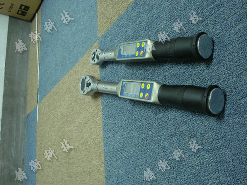 ���@Ť������